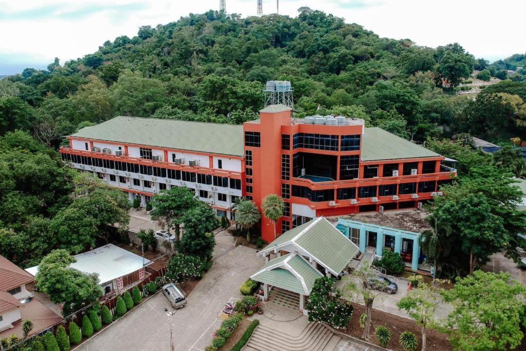 Beverly Hill Park Hotel Nakhon Sawan Exterior foto