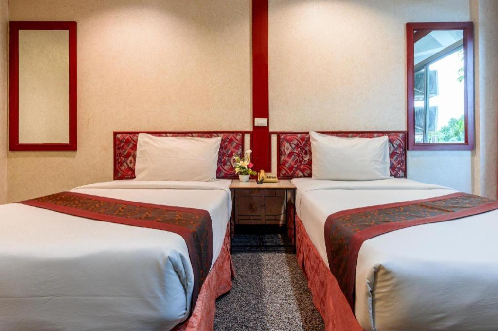 Beverly Hill Park Hotel Nakhon Sawan Exterior foto