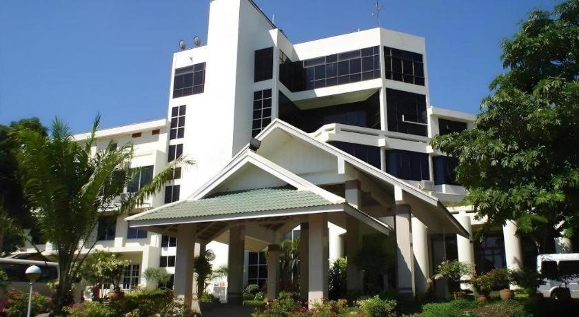 Beverly Hill Park Hotel Nakhon Sawan Exterior foto