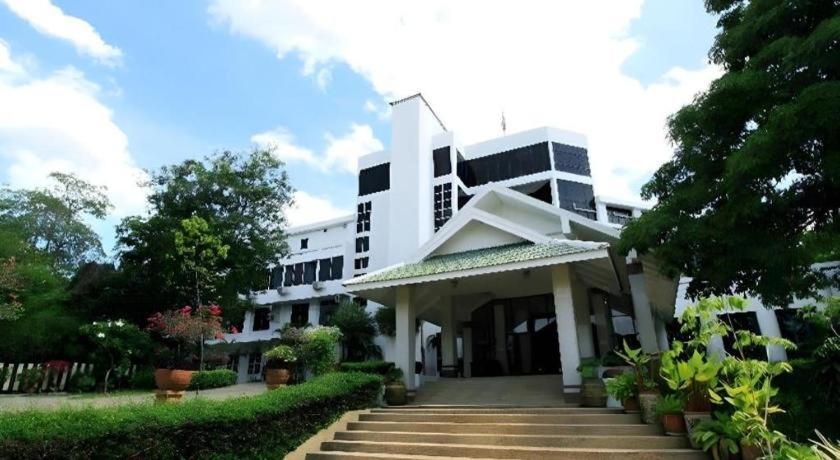 Beverly Hill Park Hotel Nakhon Sawan Exterior foto