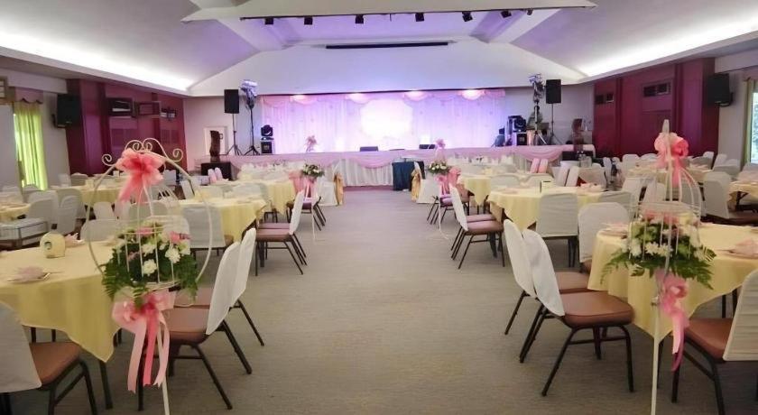 Beverly Hill Park Hotel Nakhon Sawan Exterior foto